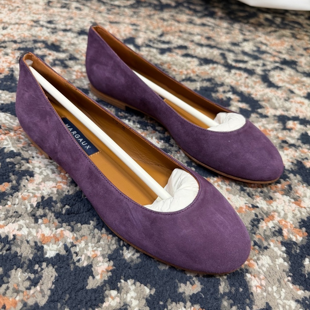 NWOT Margaux Classic Round Toe Flats in Purple Suede Size 5 Narrow “A” Width